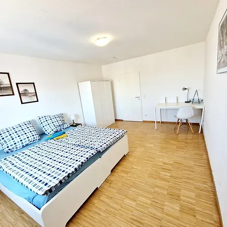 Lejlighed Spacious Mannheim/neckarau + Balcony *