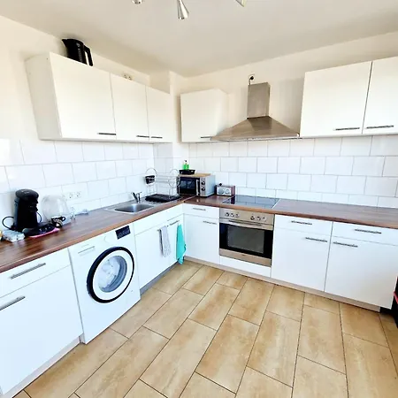Spacious Mannheim/neckarau + Balcony Neckarau