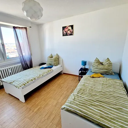 Spacious Mannheim/neckarau + Balcony Neckarau
