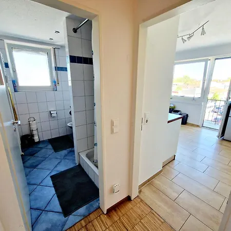 Spacious Mannheim/neckarau + Balcony Neckarau